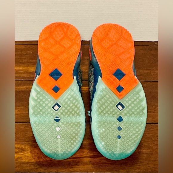 LeBron James Family Foundation x LeBron 18 GS 'We Are Family' Like New Sz 7 - Picture 11 of 12